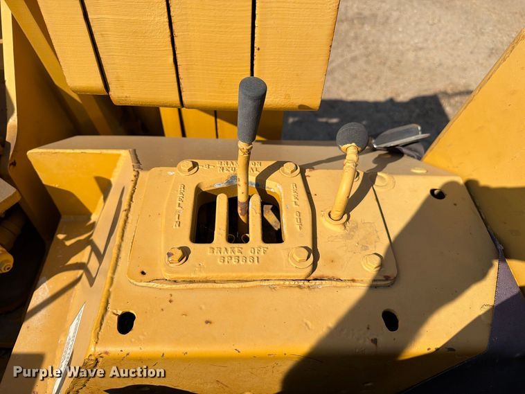 image for item FN3634 1987 Caterpillar D6D with 562 pipelayer