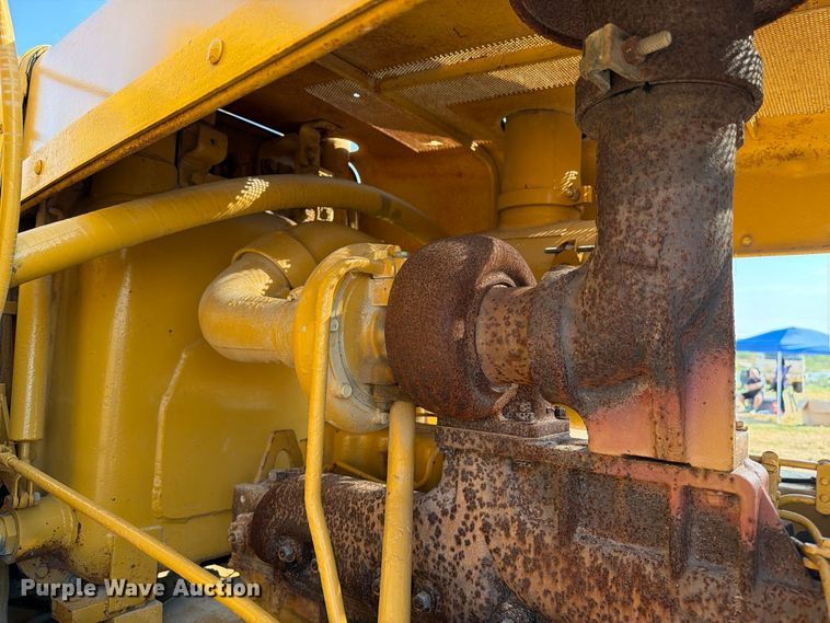 image for item FN3634 1987 Caterpillar D6D with 562 pipelayer