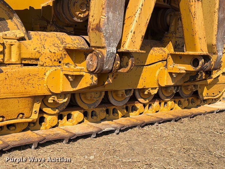 image for item FN3634 1987 Caterpillar D6D with 562 pipelayer