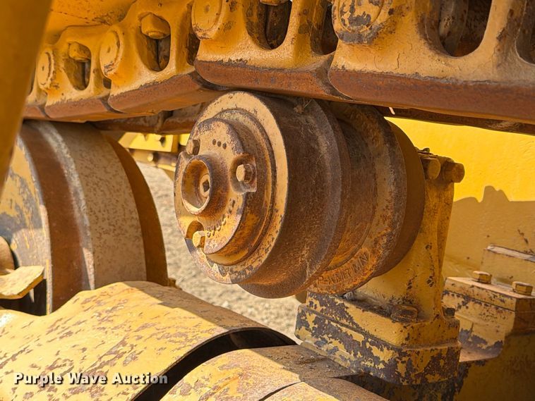 image for item FN3634 1987 Caterpillar D6D with 562 pipelayer