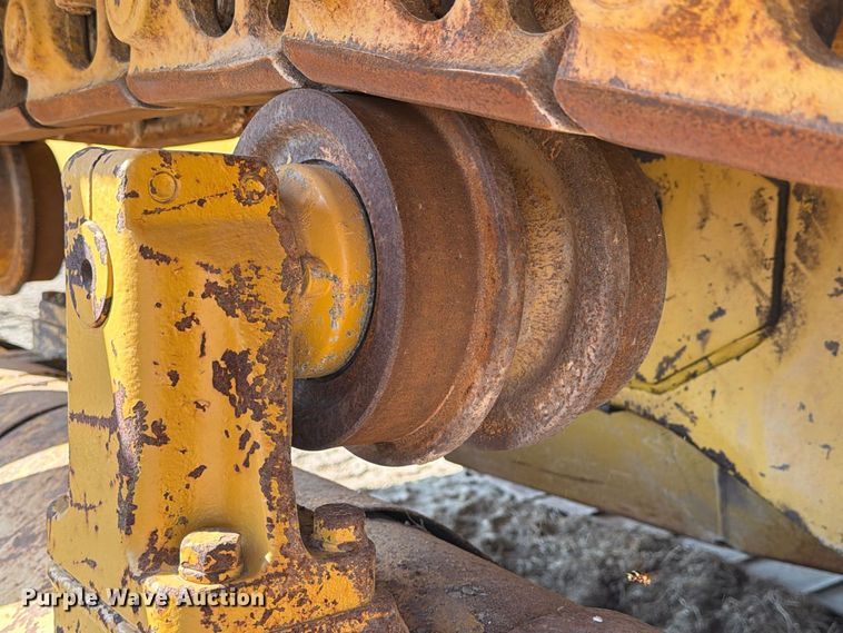 image for item FN3634 1987 Caterpillar D6D with 562 pipelayer