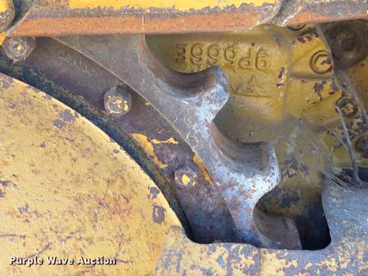 image for item FN3634 1987 Caterpillar D6D with 562 pipelayer