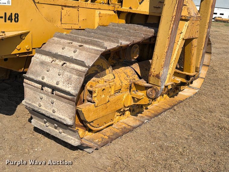 image for item FN3634 1987 Caterpillar D6D with 562 pipelayer