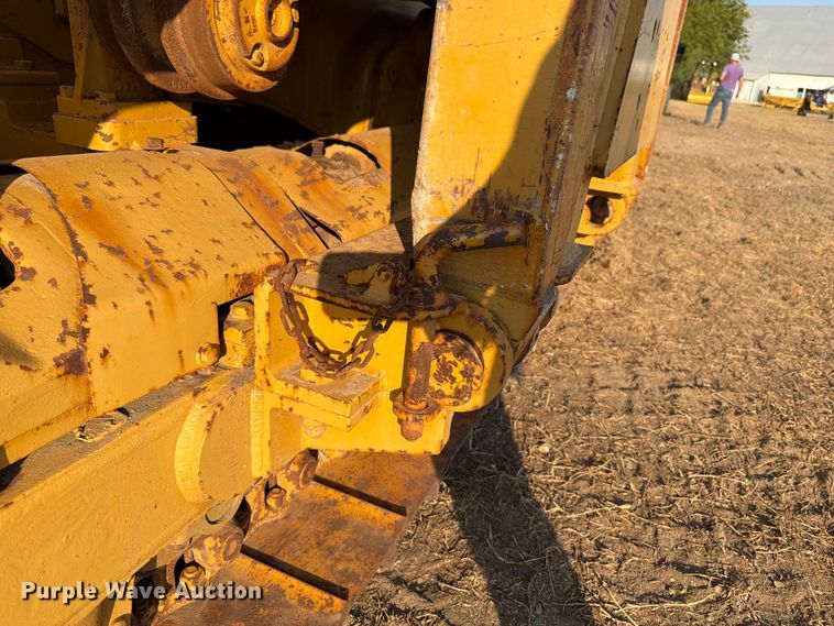 image for item FN3636 1979 Caterpillar D6D with 562 pipelayer