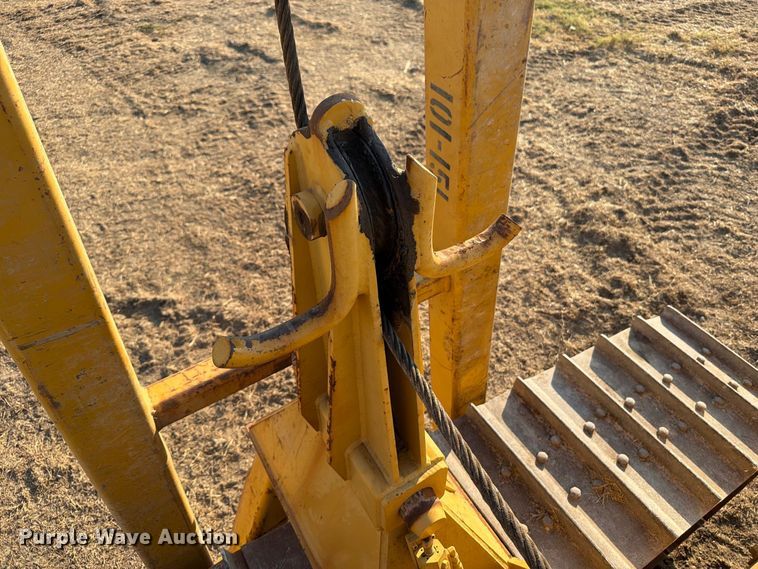 image for item FN3636 1979 Caterpillar D6D with 562 pipelayer