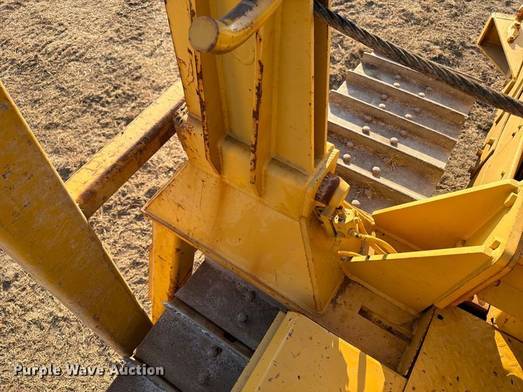 image for item FN3636 1979 Caterpillar D6D with 562 pipelayer