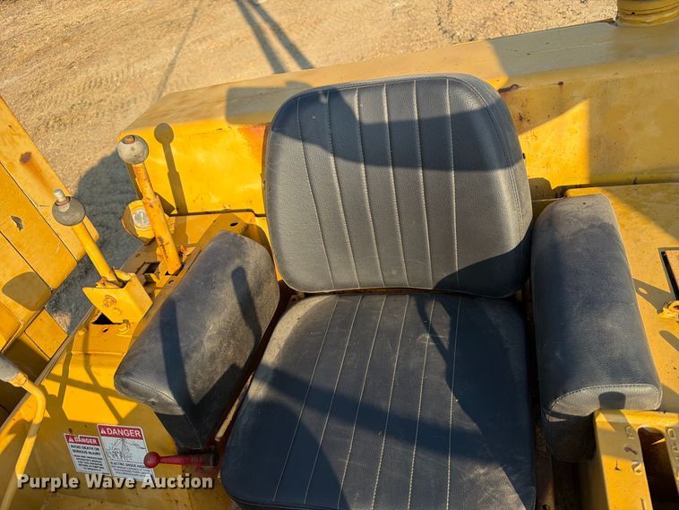 image for item FN3636 1979 Caterpillar D6D with 562 pipelayer