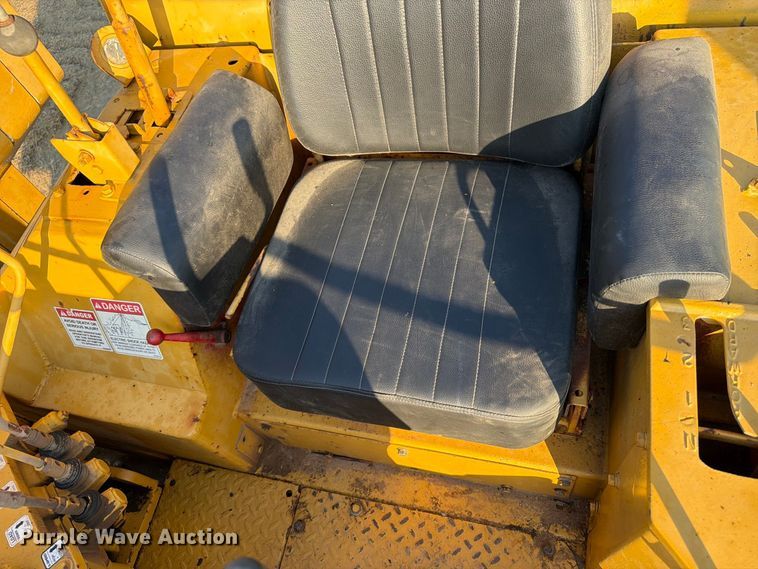 image for item FN3636 1979 Caterpillar D6D with 562 pipelayer