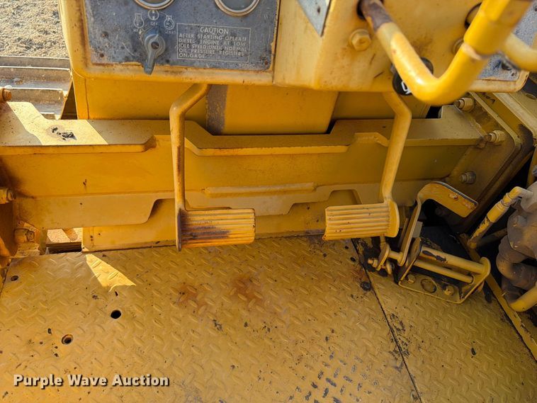 image for item FN3636 1979 Caterpillar D6D with 562 pipelayer