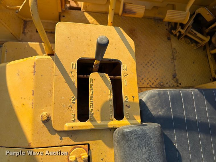image for item FN3636 1979 Caterpillar D6D with 562 pipelayer