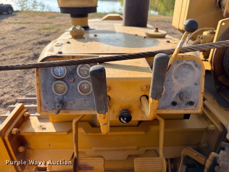 image for item FN3636 1979 Caterpillar D6D with 562 pipelayer