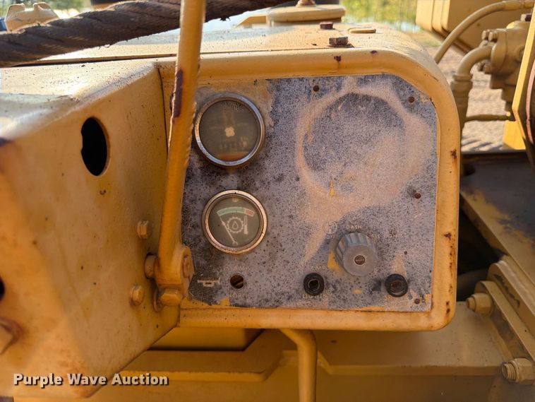 image for item FN3636 1979 Caterpillar D6D with 562 pipelayer