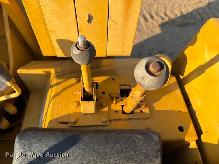 image for item FN3636 1979 Caterpillar D6D with 562 pipelayer