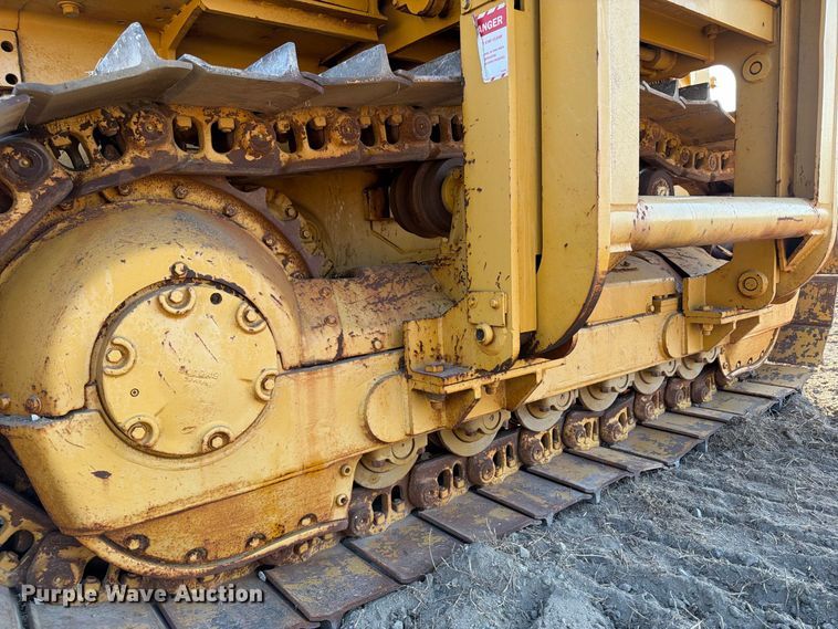 image for item FN3636 1979 Caterpillar D6D with 562 pipelayer