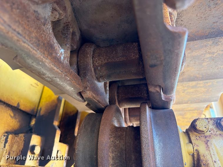 image for item FN3636 1979 Caterpillar D6D with 562 pipelayer