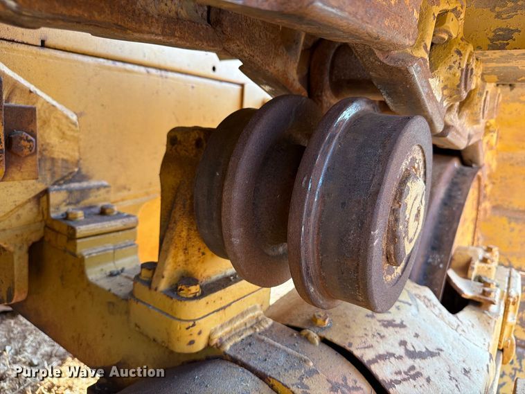 image for item FN3636 1979 Caterpillar D6D with 562 pipelayer