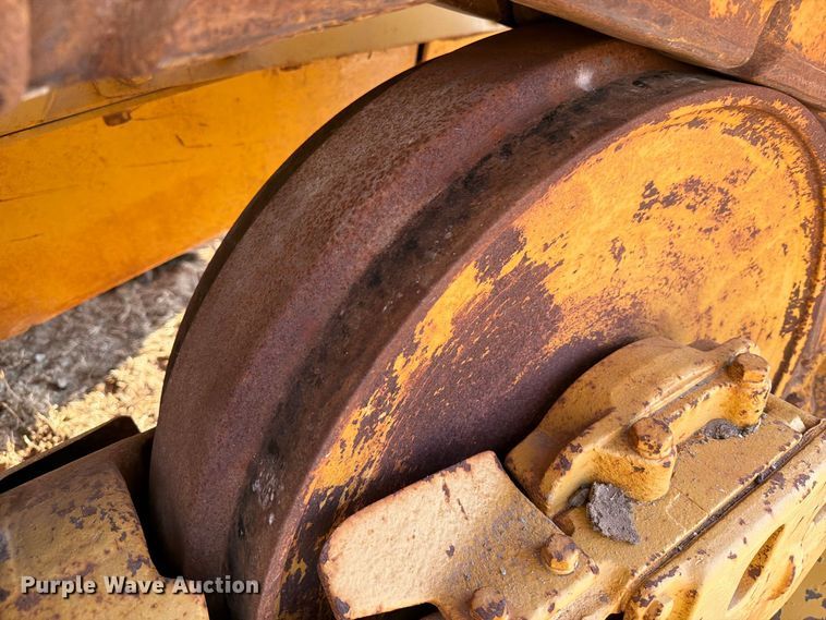 image for item FN3636 1979 Caterpillar D6D with 562 pipelayer