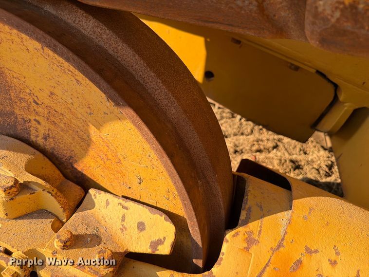 image for item FN3636 1979 Caterpillar D6D with 562 pipelayer
