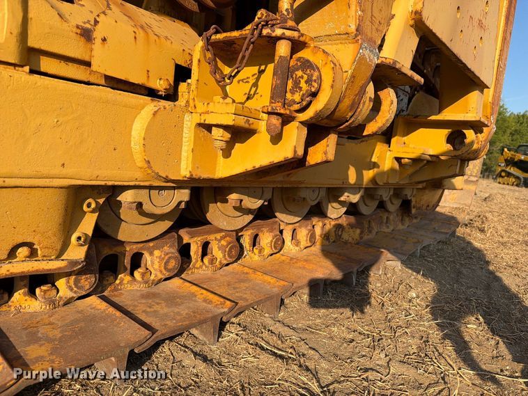 image for item FN3636 1979 Caterpillar D6D with 562 pipelayer