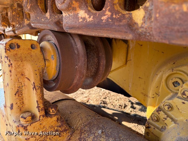 image for item FN3636 1979 Caterpillar D6D with 562 pipelayer