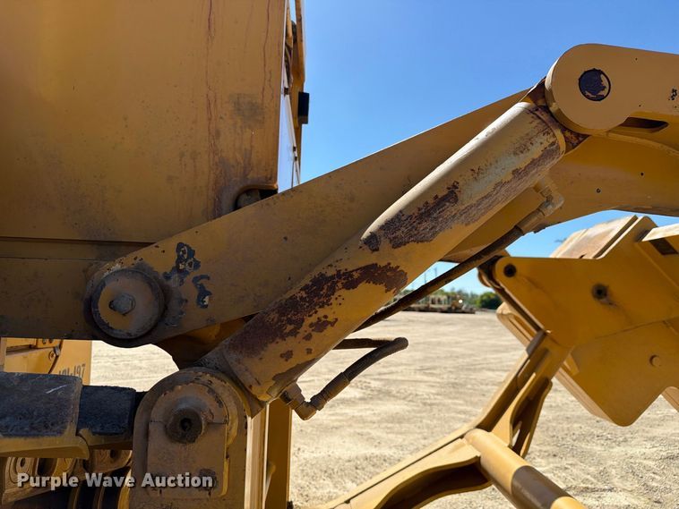 image for item FN3639 2007 Caterpillar D6T LGP pipelayer