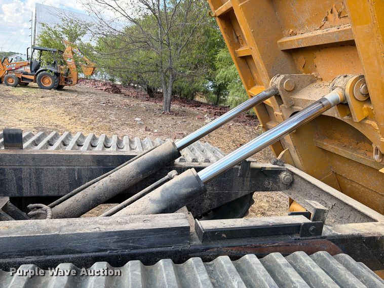 image for item FN3643 Morooka MST1500V track carrier