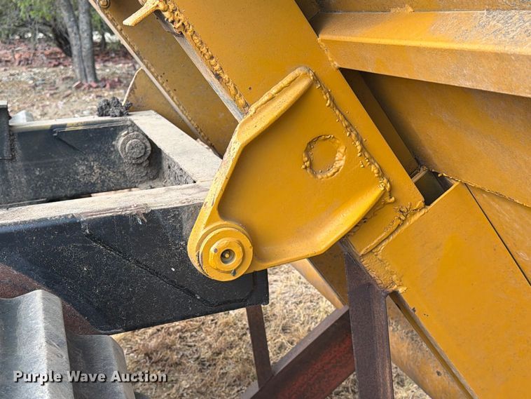 image for item FN3643 Morooka MST1500V track carrier