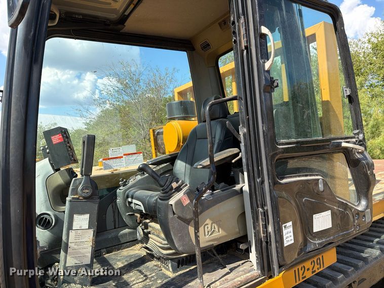 image for item FN3645 2013 Morooka MST2200 track carrier