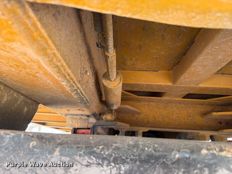 image for item FN3646 2015 Morooka MST2200 track carrier