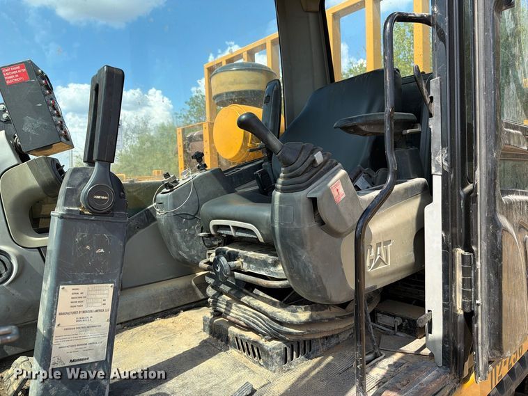 image for item FN3646 2015 Morooka MST2200 track carrier