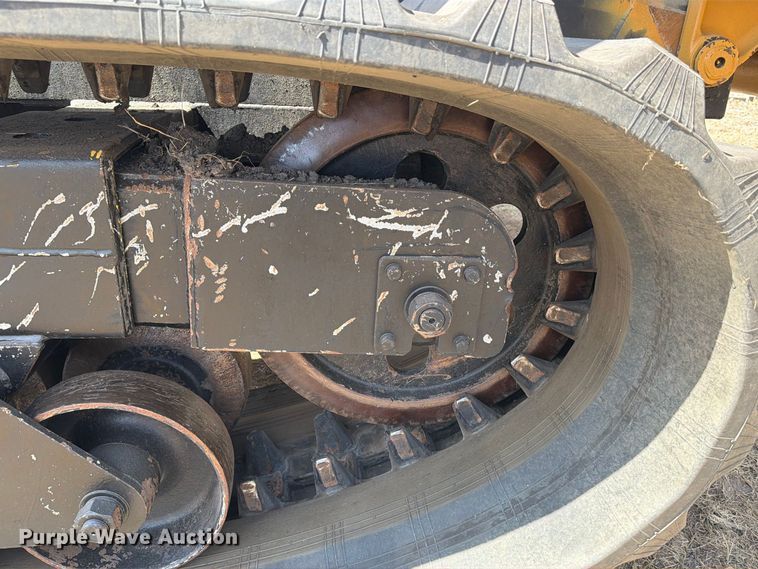 image for item FN3646 2015 Morooka MST2200 track carrier