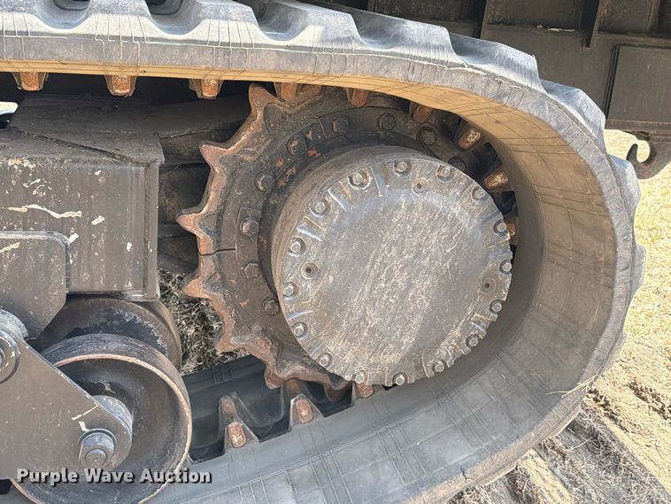 image for item FN3646 2015 Morooka MST2200 track carrier