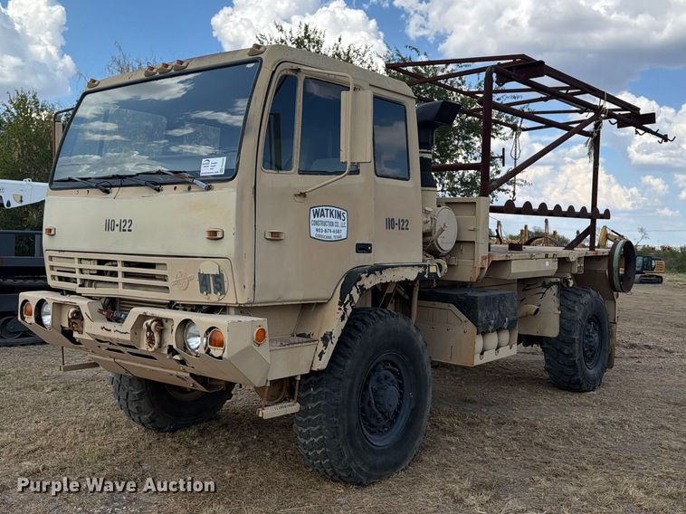 1998 Stewart & Stevenson flatbed truck