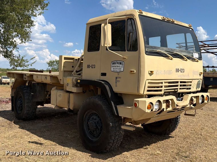 image for item FN3653 1994 Stewart & Stevenson flatbed truck