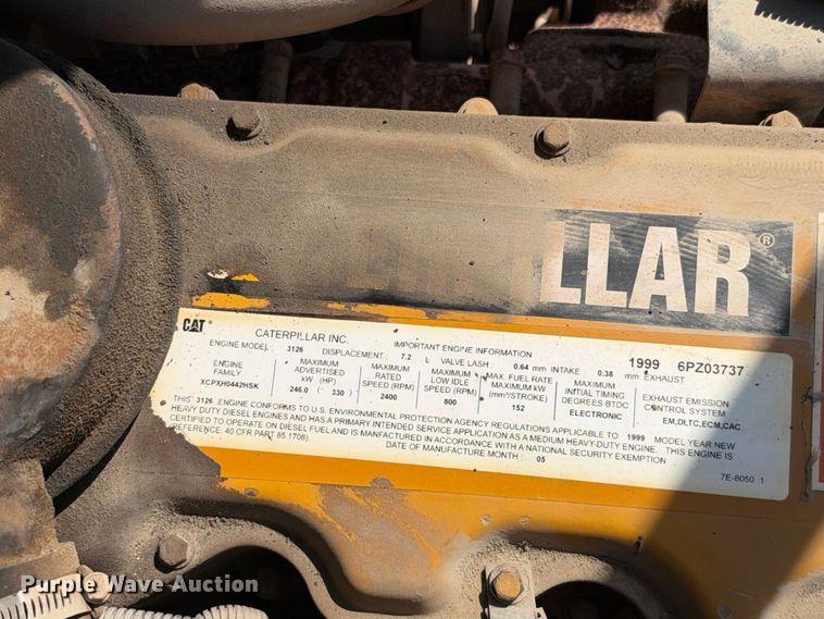 image for item FN3655 2004 Stewart & Stevenson 4X4 flatbed truck