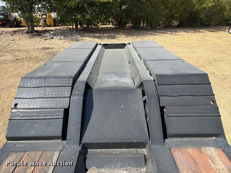 image for item FN3659 2005 Trail King TK110HDG lowboy equipment trailer