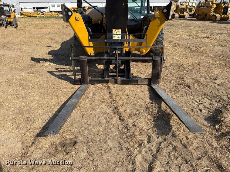 2016 Caterpillar TL1055D