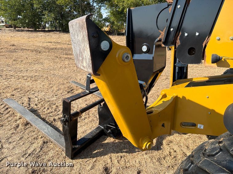 2016 Caterpillar TL1055D