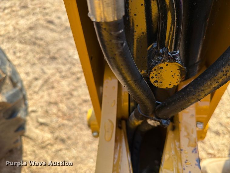 2016 Caterpillar TL1055D