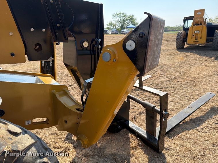 2016 Caterpillar TL1055D