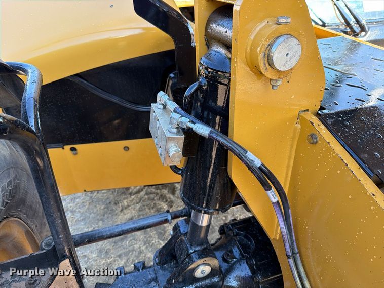 2016 Caterpillar TL1055D