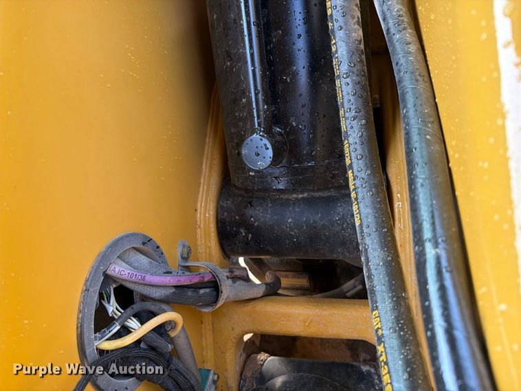 2016 Caterpillar TL1055D