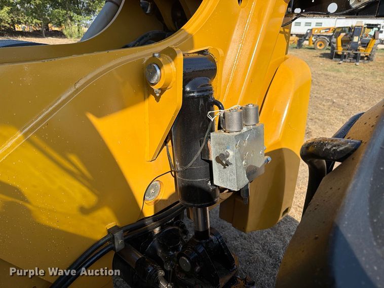 2016 Caterpillar TL1055D