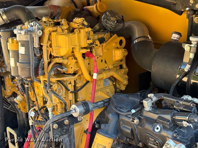 2016 Caterpillar TL1055D