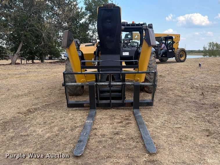 image for item FN3673 2013 Caterpillar TL1055C telehandler