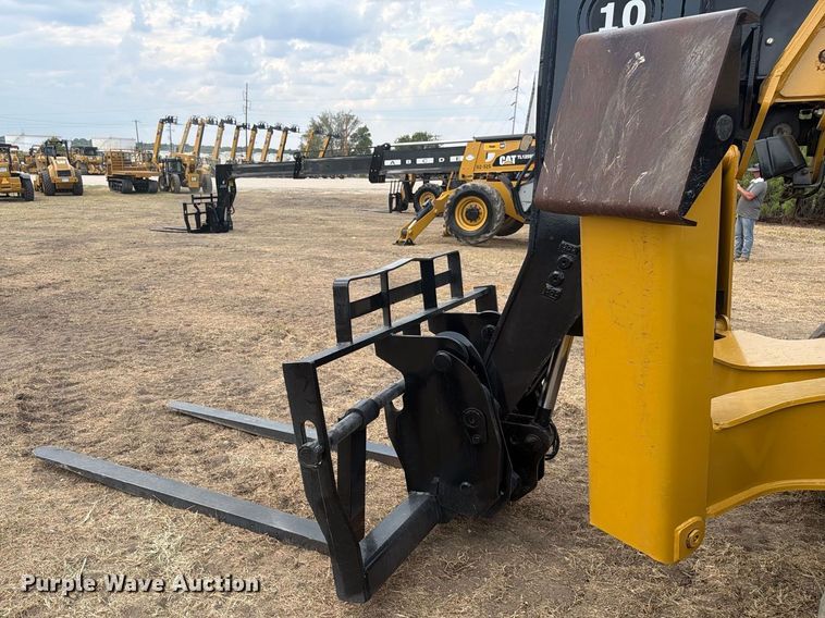 image for item FN3673 2013 Caterpillar TL1055C telehandler