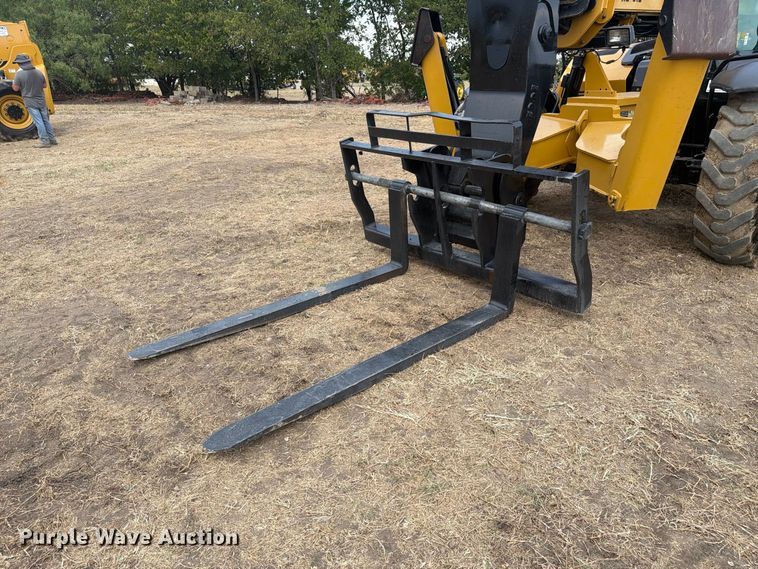image for item FN3673 2013 Caterpillar TL1055C telehandler