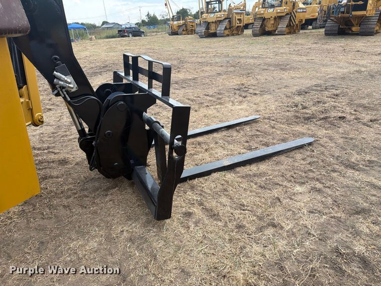 image for item FN3673 2013 Caterpillar TL1055C telehandler