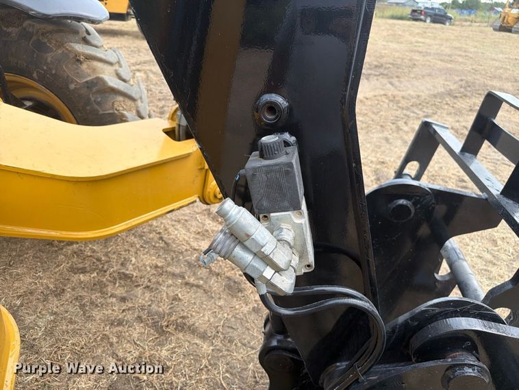 image for item FN3673 2013 Caterpillar TL1055C telehandler
