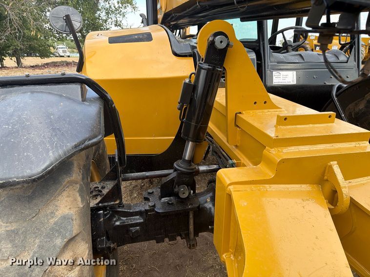 image for item FN3673 2013 Caterpillar TL1055C telehandler